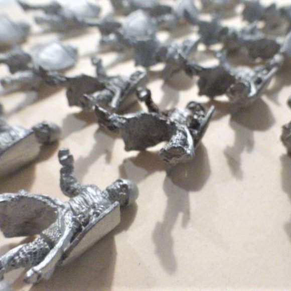 Huge Lot of LEAD Figures Lead WARRIORS Lead Men Unpainted Lead Figurines Dungeon - Picture 4 of 15